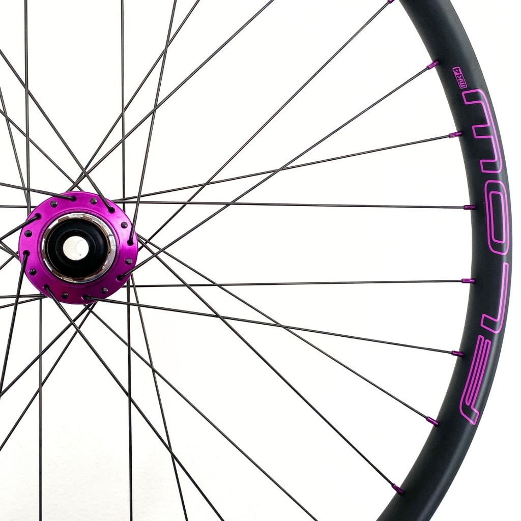 JUEGO DE RINES STAN'S FLOW MK4 29" 32H BITEX BOOST (HG) EDICION ESPECIAL MORADA 